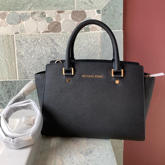 Michael Kors Handbags - Authentic Michael Kora Selma Medium Satchel